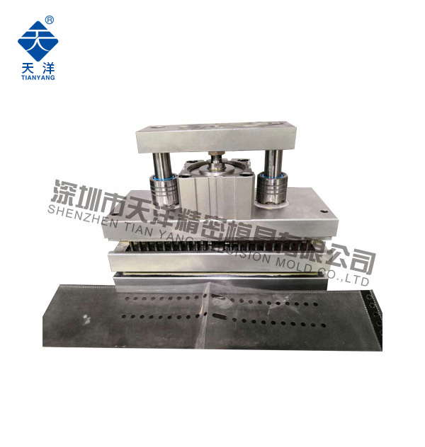 300個(gè)X9mm氣動(dòng)打孔機(jī)