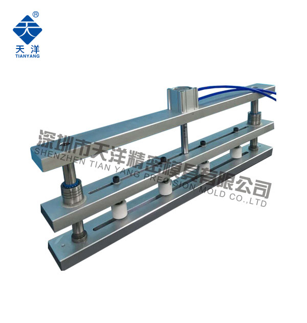 6個(gè)圓X20插齒式氣動(dòng)打孔機(jī)